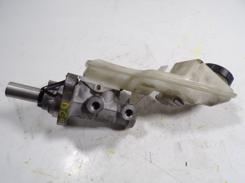 Recambio de bomba freno para mazda 3 lim. () 1.5 diesel cat referencia OEM IAM BJY74340ZA  