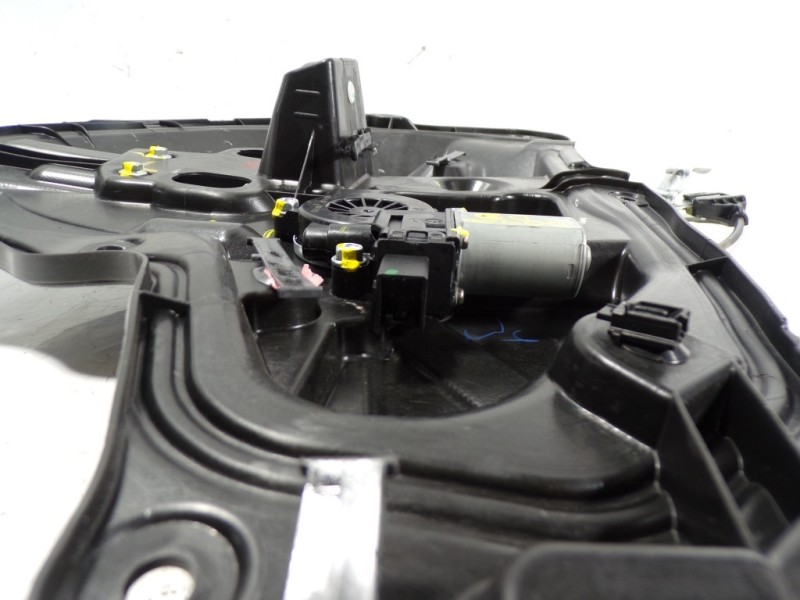 Recambio de elevalunas delantero izquierdo para mazda 3 lim. () 1.5 diesel cat referencia OEM IAM BJS759590 BHN95958X 