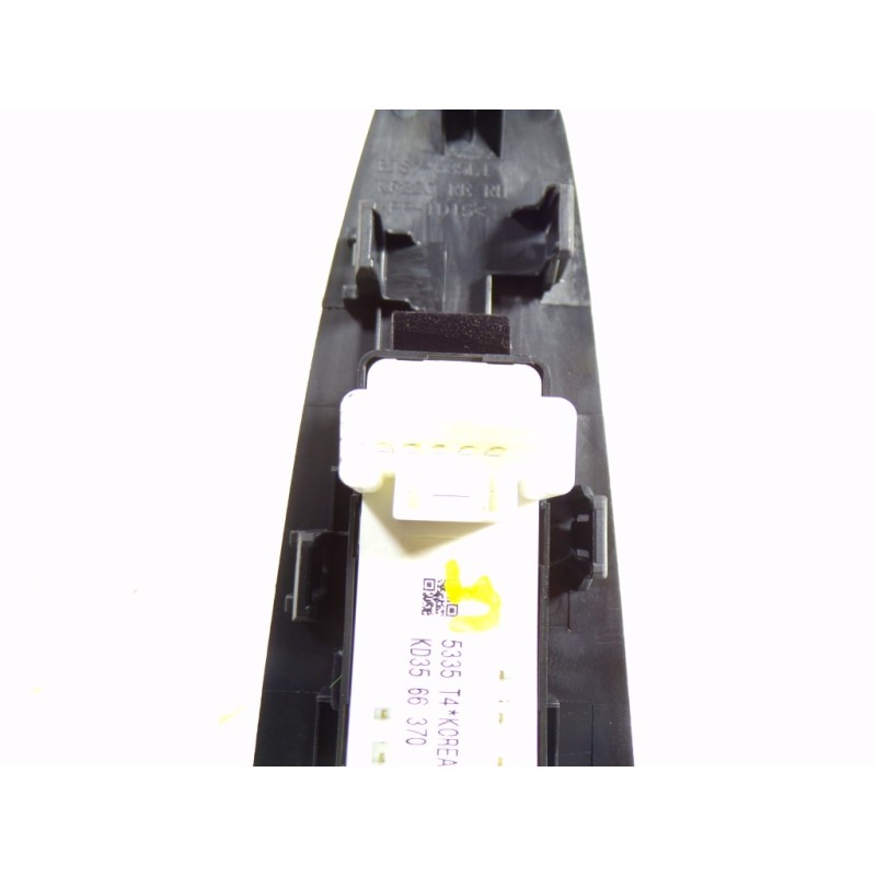 Recambio de mando elevalunas trasero derecho para mazda 3 lim. () 1.5 diesel cat referencia OEM IAM KD3566370 KD3566370 