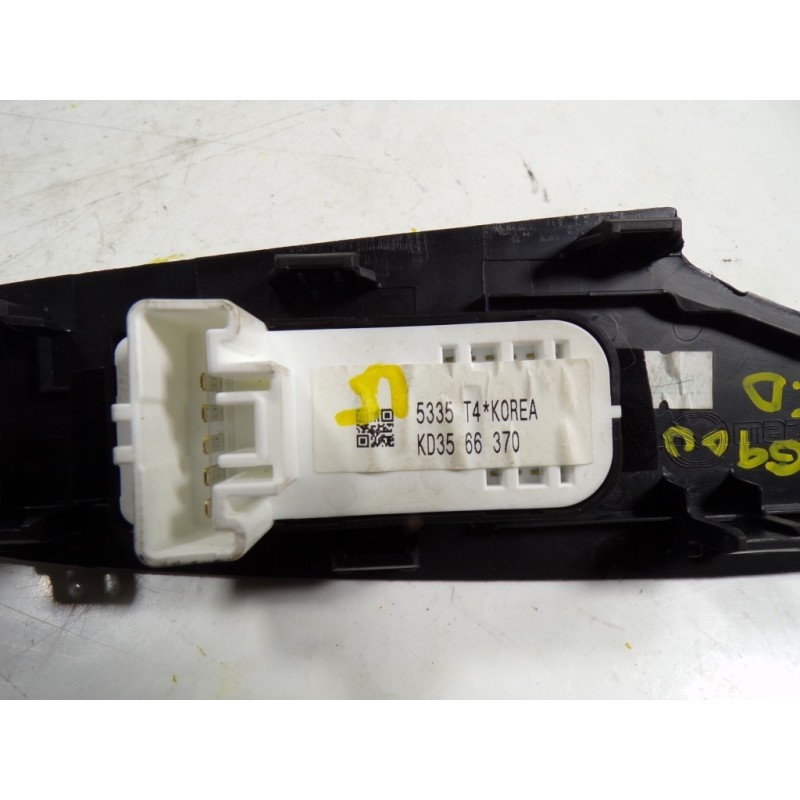 Recambio de mando elevalunas trasero derecho para mazda 3 lim. () 1.5 diesel cat referencia OEM IAM KD3566370 KD3566370 