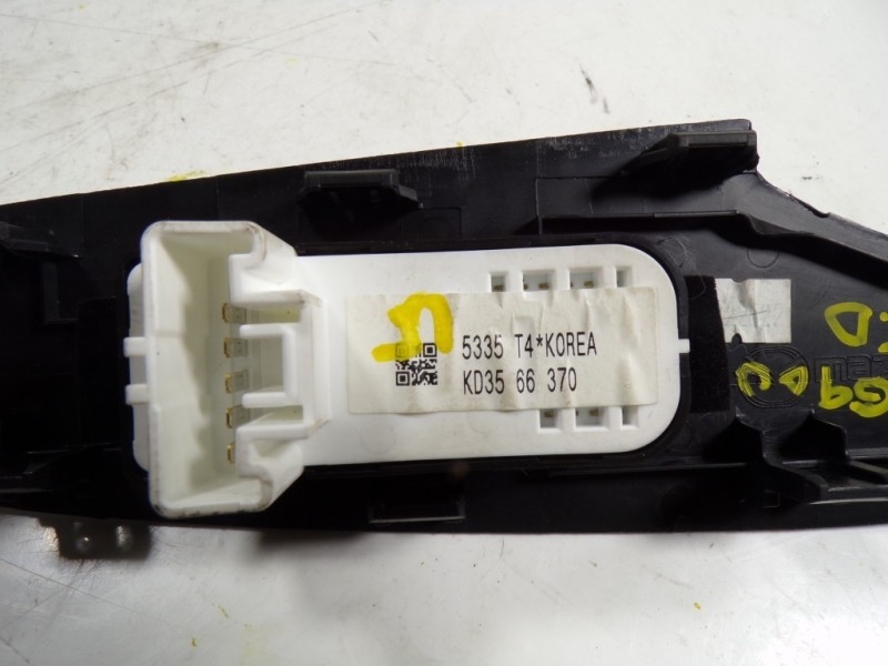 Recambio de mando elevalunas trasero derecho para mazda 3 lim. () 1.5 diesel cat referencia OEM IAM KD3566370 KD3566370 