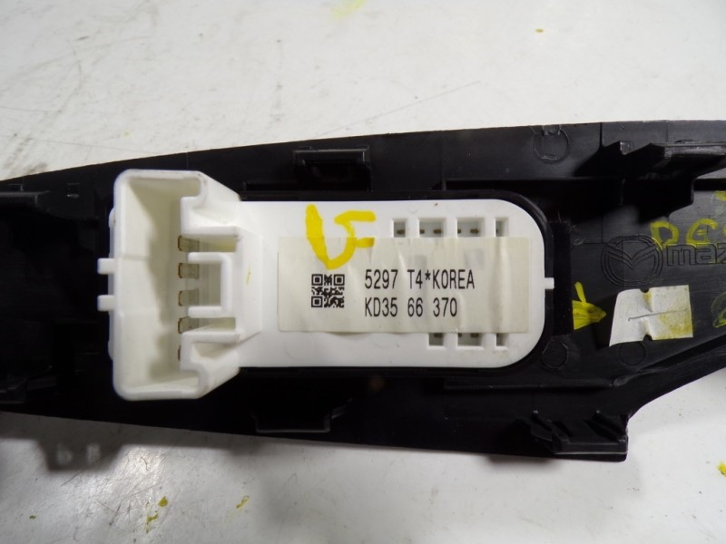 Recambio de mando elevalunas trasero izquierdo para mazda 3 lim. () 1.5 diesel cat referencia OEM IAM KD3566370 KD3566370 