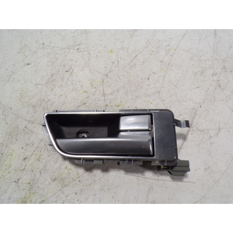 Recambio de maneta interior trasera izquierda para land rover discovery 4 tdv6 se referencia OEM IAM LR013922  