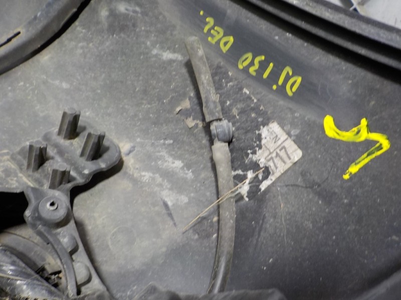 Recambio de paragolpes delantero para land rover discovery 4 tdv6 se referencia OEM IAM LR013895  