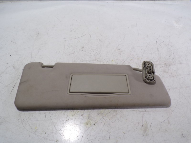 Recambio de parasol derecho para land rover discovery 4 tdv6 se referencia OEM IAM LR013071  