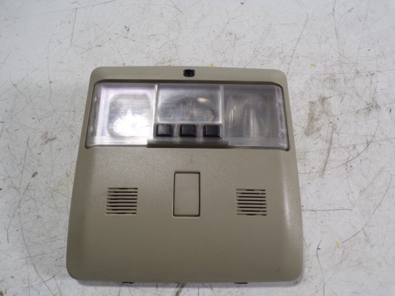 Recambio de piloto interior para land rover discovery 4 tdv6 se referencia OEM IAM XDE500810LUM  