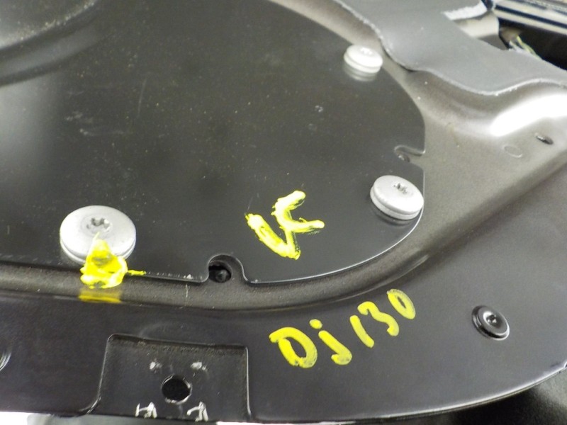 Recambio de porton trasero para land rover discovery 4 tdv6 se referencia OEM IAM BHA780080  