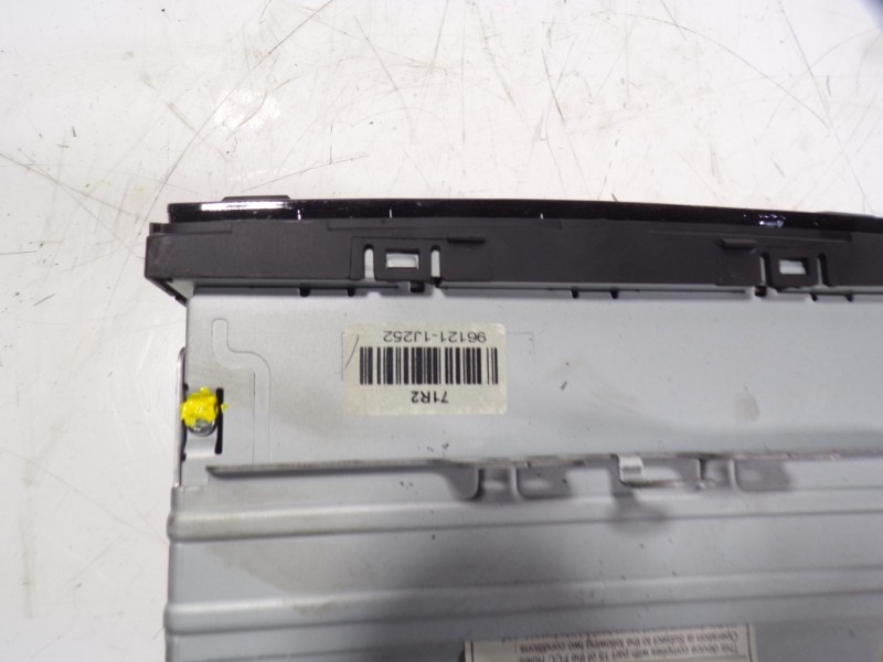 Recambio de sistema audio / radio cd para hyundai i20 1.4 cat referencia OEM IAM 961211J252BLH 961211J252 