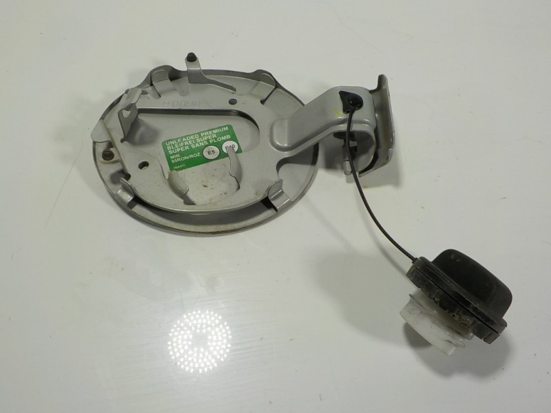 Recambio de tapa combustible para mazda 2 lim. () 1.5 16v cat referencia OEM IAM  D09H 