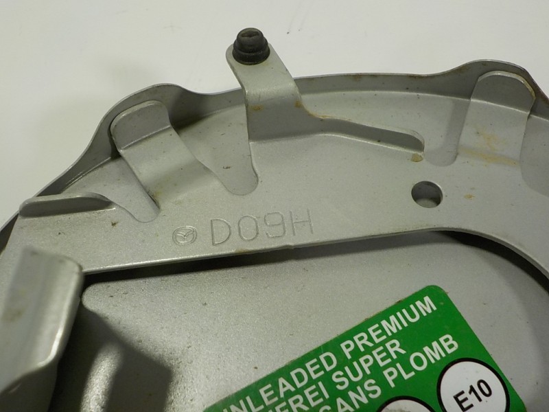 Recambio de tapa combustible para mazda 2 lim. () 1.5 16v cat referencia OEM IAM  D09H 