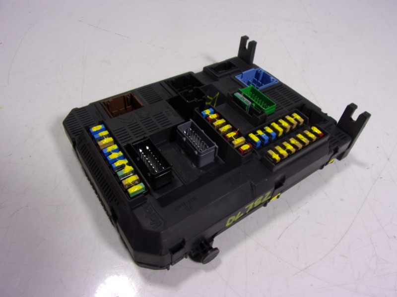 Recambio de caja reles / fusibles para citroën c4 cactus 1.6 blue-hdi fap referencia OEM IAM  22661F 