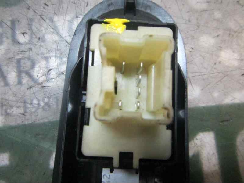 Recambio de mando elevalunas delantero derecho para dacia duster adventure referencia OEM IAM 254217475R  