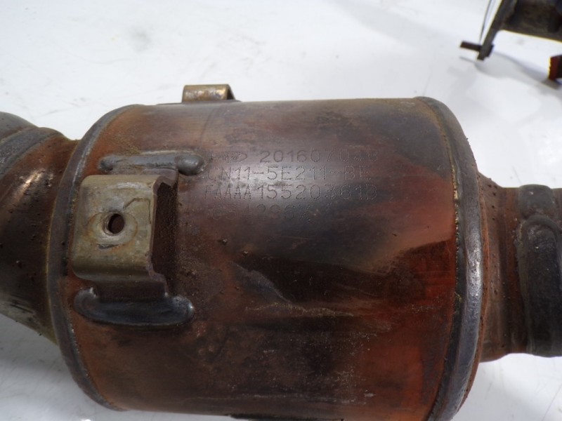 Recambio de catalizador para ford ecosport titanium s referencia OEM IAM 1940631 CN115E211BE 