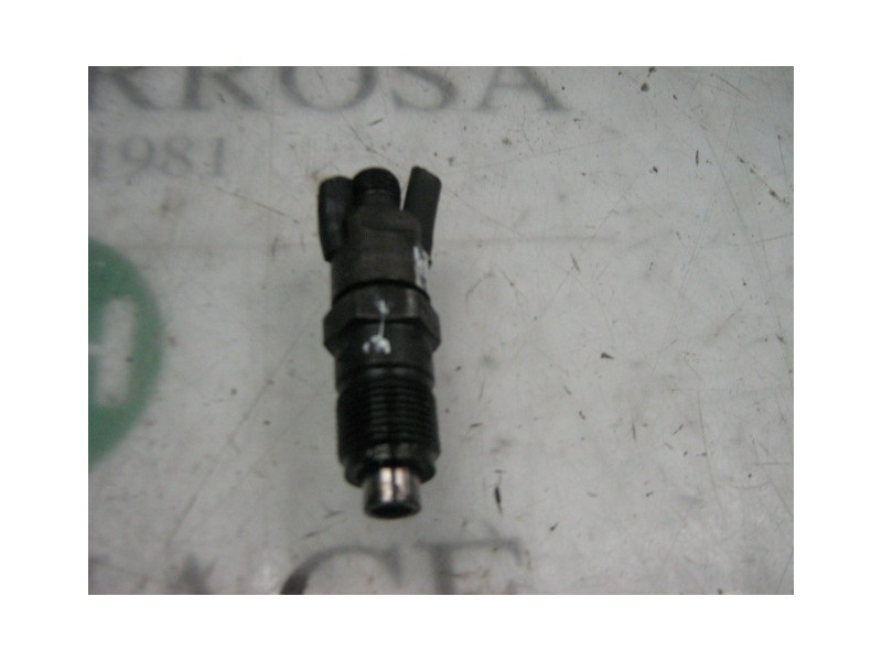 Recambio de inyector para nissan trade 100 referencia OEM IAM   