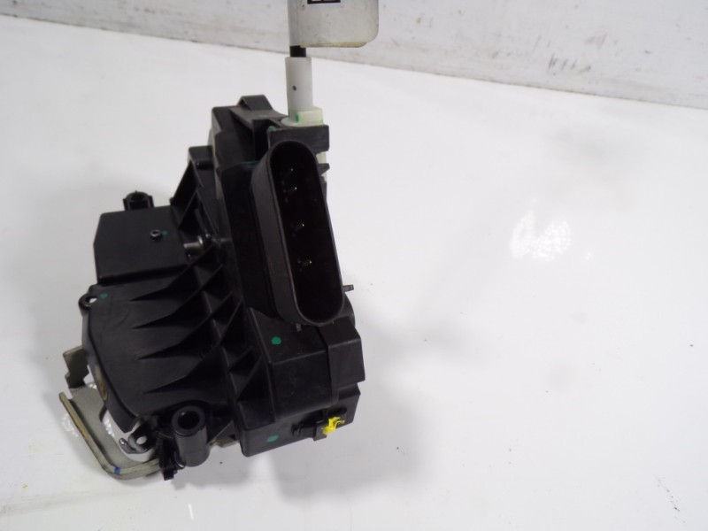 Recambio de cerradura puerta trasera derecha para ford ecosport titanium s referencia OEM IAM 2618906 EN15A264A26AB 