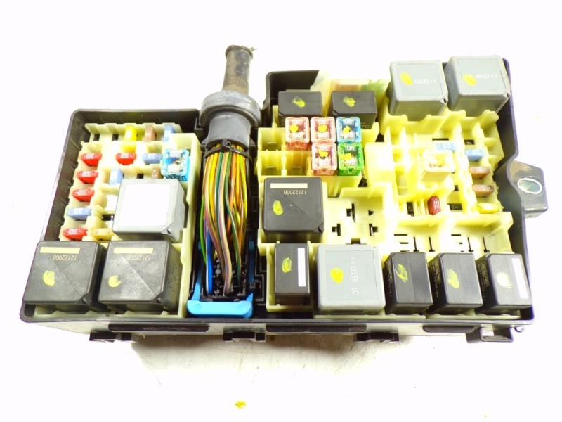 Recambio de caja reles / fusibles para ford c-max 1.6 tdci cat referencia OEM IAM 1777556 AV6T14K733FEB 