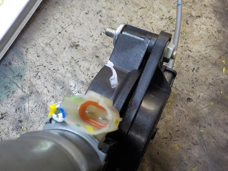 Recambio de elevalunas delantero derecho para hyundai i10 1.0 cat referencia OEM IAM 82404B4110  