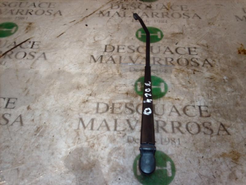 Recambio de brazo limpia delantero derecho para nissan trade 100 referencia OEM IAM   