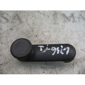 MANETA ELEVALUNAS TRASERA IZQUIERDA 