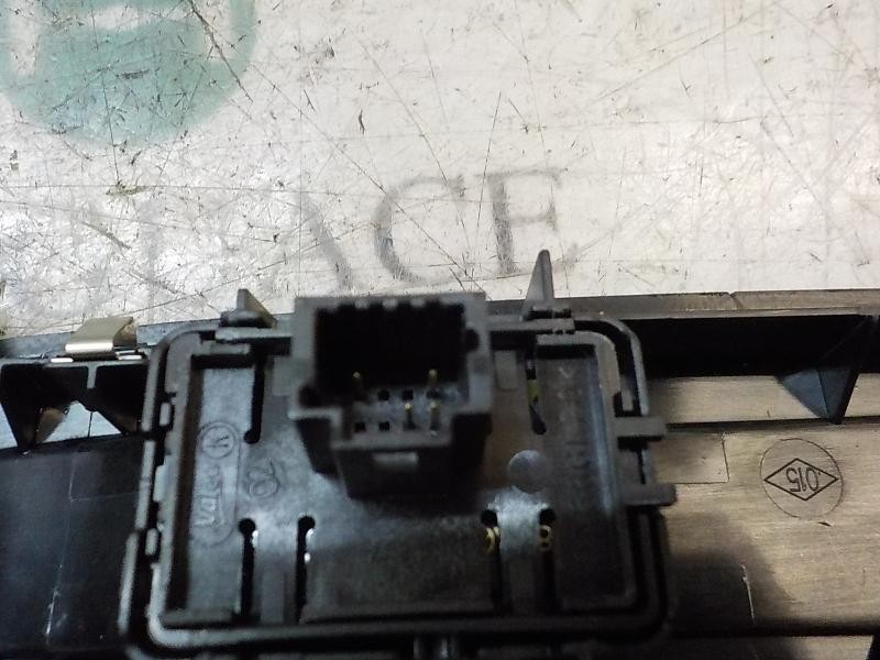 Recambio de mando elevalunas delantero derecho para renault megane iii berlina 5 p authentique referencia OEM IAM   