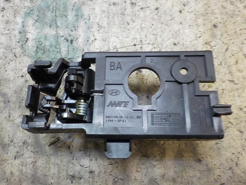 Recambio de maneta interior delantera derecha para hyundai i10 1.0 cat referencia OEM IAM 82620B4000PYN  