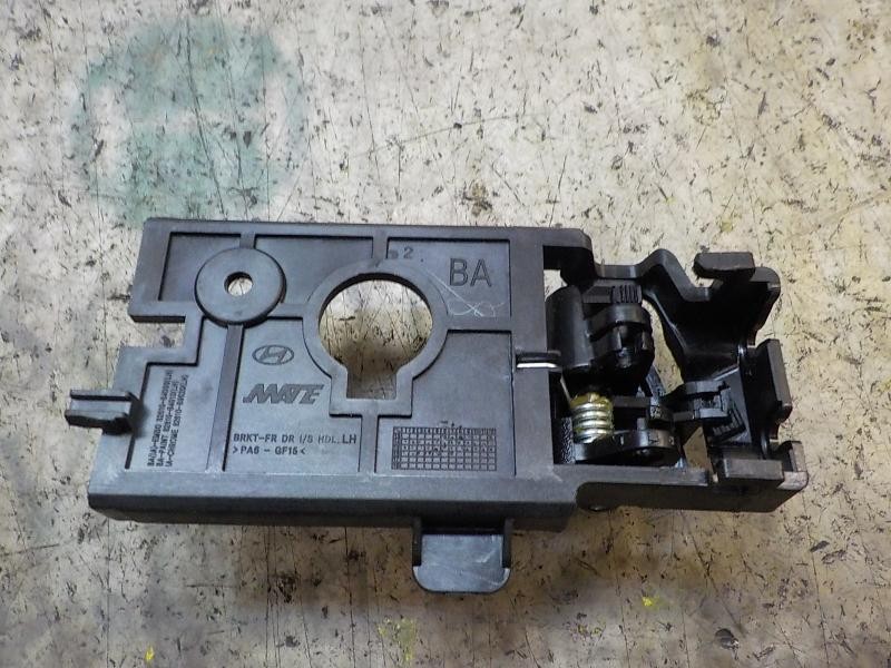 Recambio de maneta interior delantera izquierda para hyundai i10 1.0 cat referencia OEM IAM 82610B4000PYN  