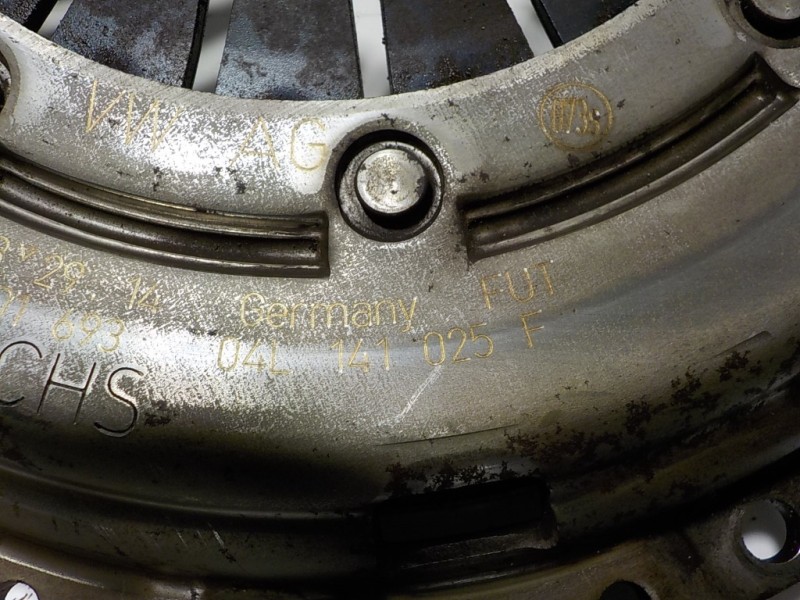 Recambio de kit embrague para volkswagen golf vii lim. 1.6 tdi dpf referencia OEM IAM 04L141015D 04L141025F 