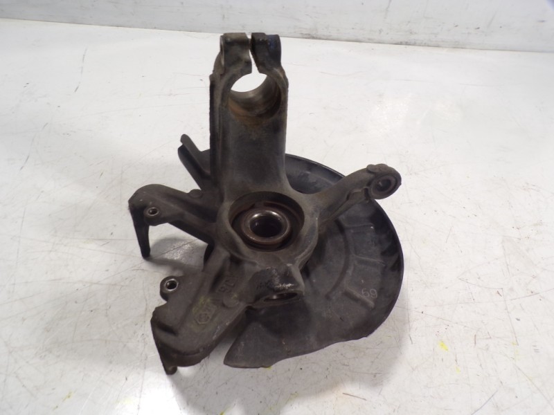 Recambio de mangueta delantera derecha para audi a1 (8x) 1.6 tdi referencia OEM IAM 6Q0407256AC  