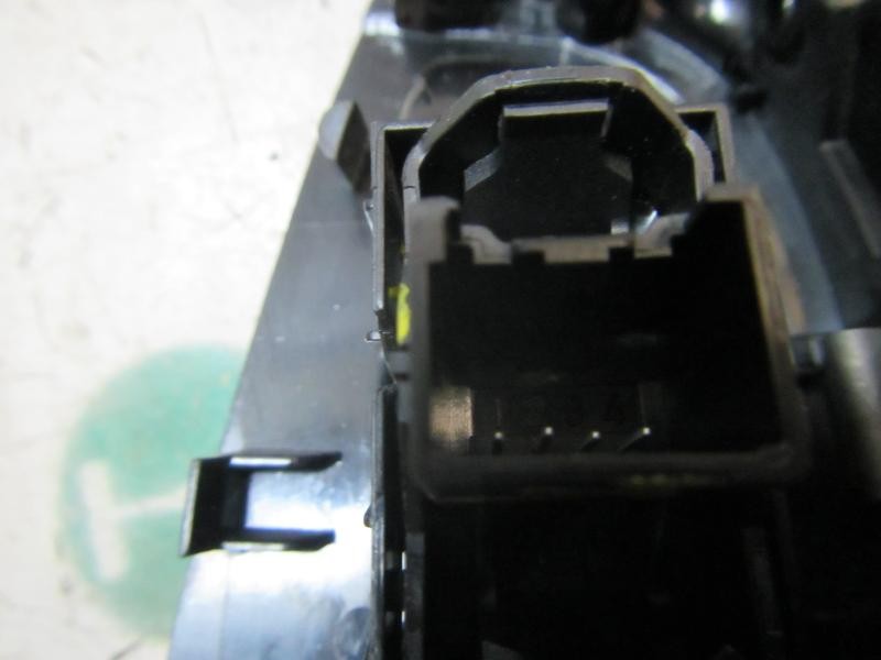 Recambio de mando elevalunas delantero derecho para ford fiesta (ccn) titanium referencia OEM IAM 1850432  