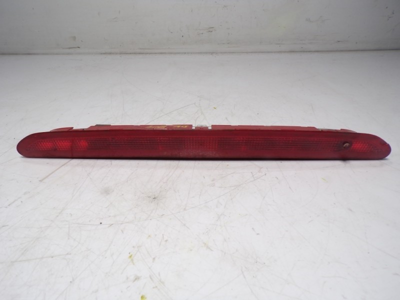 Recambio de piloto trasero central para volkswagen golf vii lim. 1.6 tdi dpf referencia OEM IAM 5K0945087D  