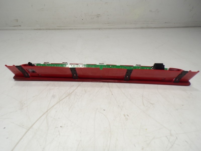 Recambio de piloto trasero central para volkswagen golf vii lim. 1.6 tdi dpf referencia OEM IAM 5K0945087D  