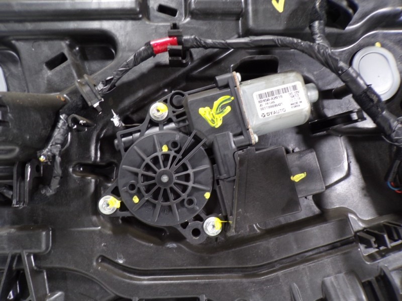 Recambio de elevalunas delantero izquierdo para kia cee´d 1.4 crdi cat referencia OEM IAM  82470A2101 