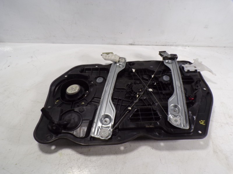 Recambio de elevalunas delantero izquierdo para kia cee´d 1.4 crdi cat referencia OEM IAM  82470A2101 