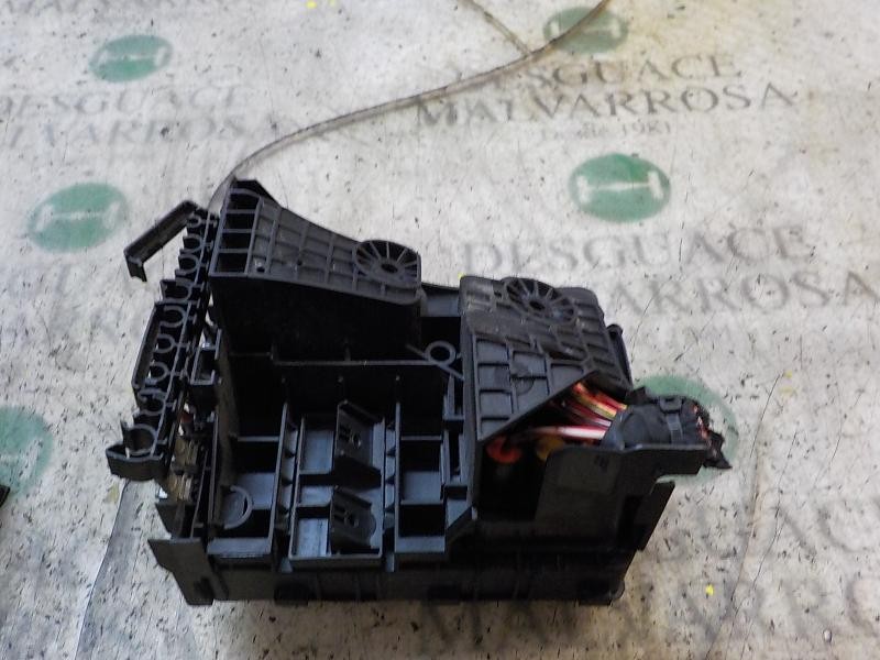 Recambio de caja reles / fusibles para volkswagen golf v berlina (1k1) referencia OEM IAM 1K0937125A  