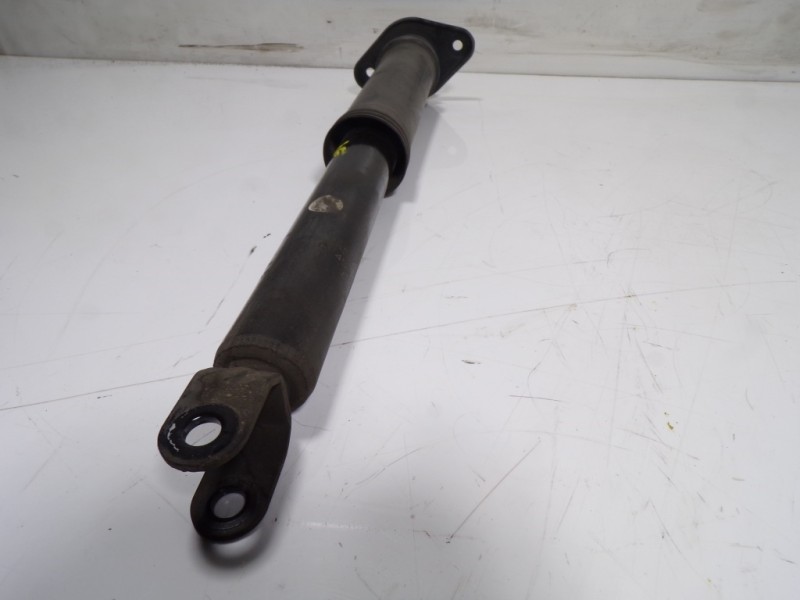 Recambio de amortiguador trasero derecho para ssangyong korando premium 4x2 referencia OEM IAM  4531034000 