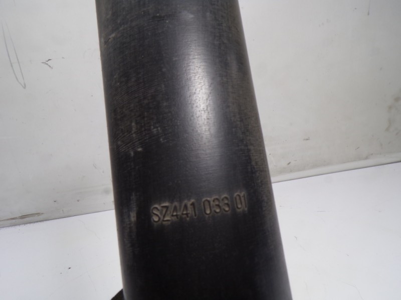 Recambio de amortiguador trasero derecho para ssangyong korando premium 4x2 referencia OEM IAM  4531034000 