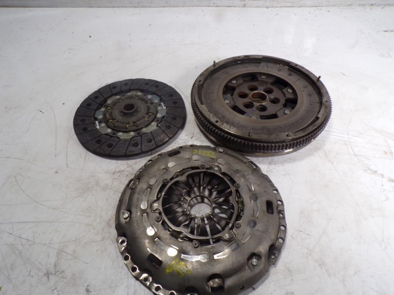 Recambio de kit embrague para audi a3 sportback (8vf) s line edition referencia OEM IAM 04L141015 3000950940 3000950940