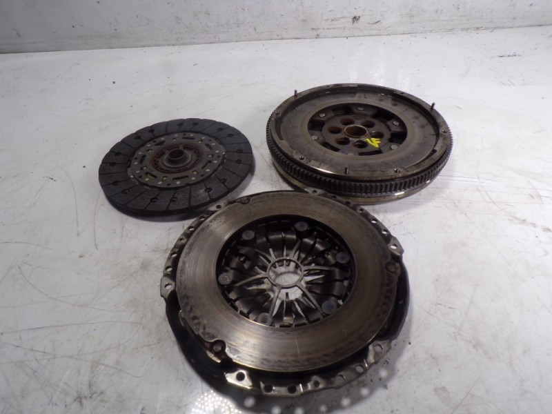 Recambio de kit embrague para audi a3 sportback (8vf) s line edition referencia OEM IAM 04L141015 3000950940 3000950940