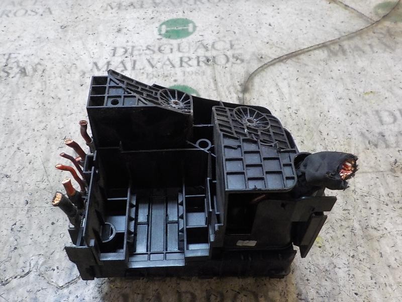 Recambio de caja reles / fusibles para volkswagen golf v berlina (1k1) 2.0 tdi referencia OEM IAM   
