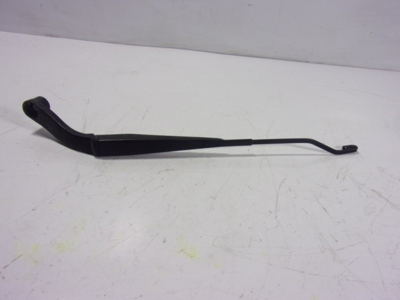 Recambio de brazo limpia delantero izquierdo para ssangyong korando premium 4x2 referencia OEM IAM   