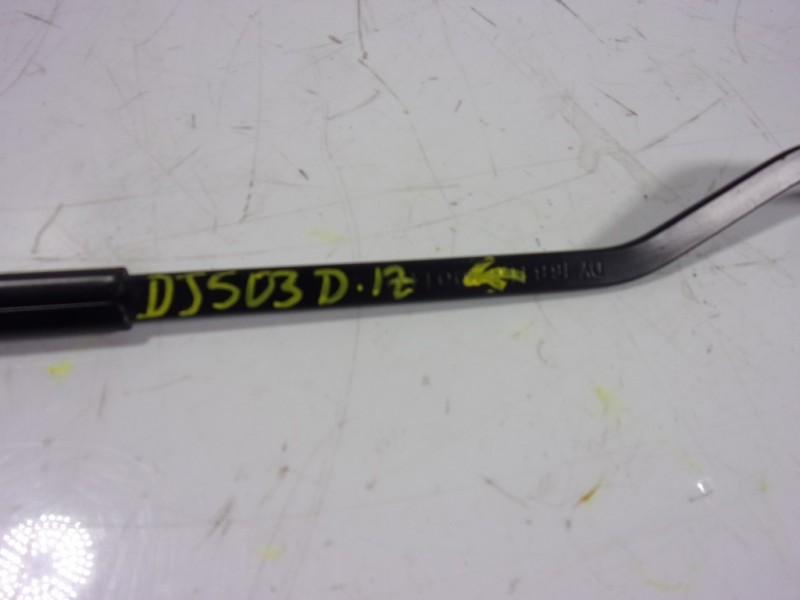 Recambio de brazo limpia delantero izquierdo para ssangyong korando premium 4x2 referencia OEM IAM   