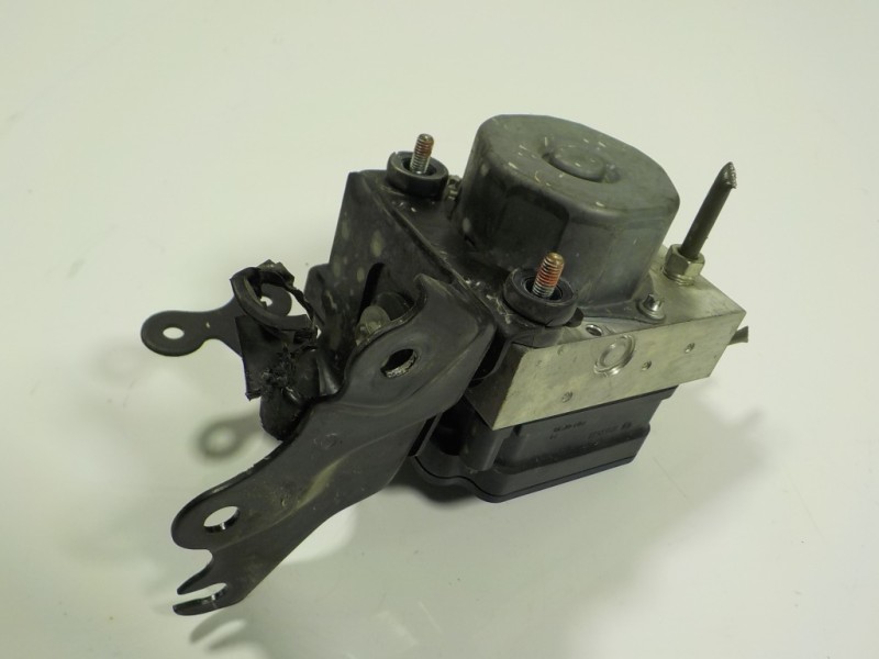 Recambio de abs para toyota auris 1.4 turbodiesel cat referencia OEM IAM 4405002A20 4454002500 