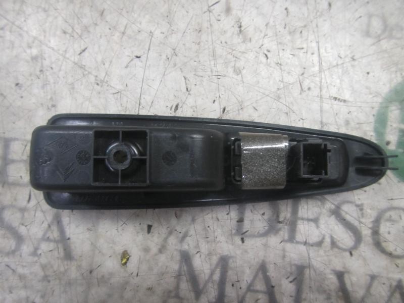 Recambio de mando elevalunas trasero derecho para citroën c4 berlina 1.6 16v hdi referencia OEM IAM   