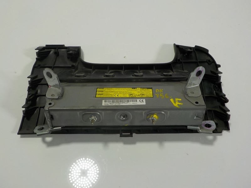 Recambio de airbag delantero derecho para toyota auris 1.4 turbodiesel cat referencia OEM IAM 7390002050C0 TG11D01002 