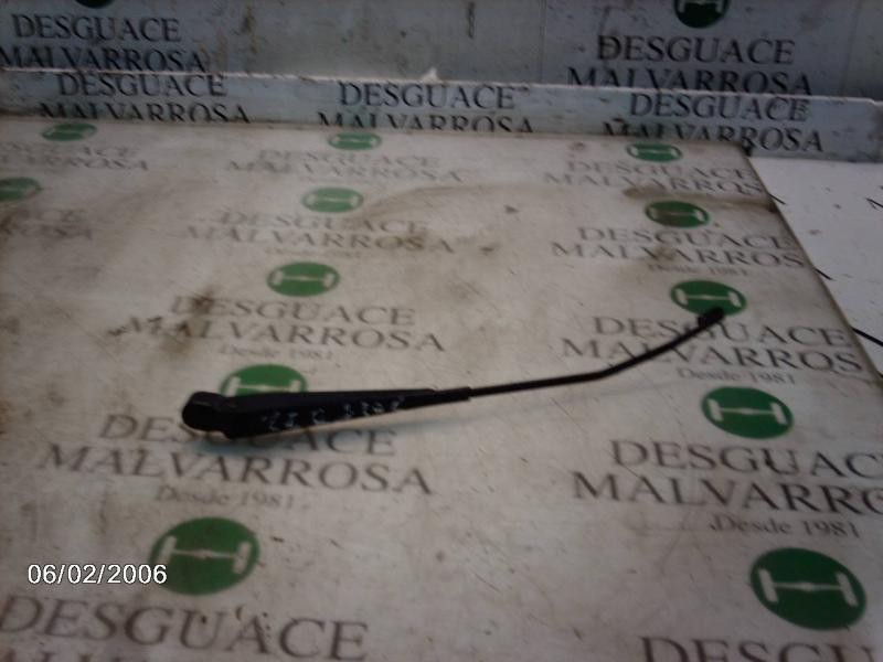 Recambio de brazo limpia delantero izquierdo para nissan trade 100 referencia OEM IAM   