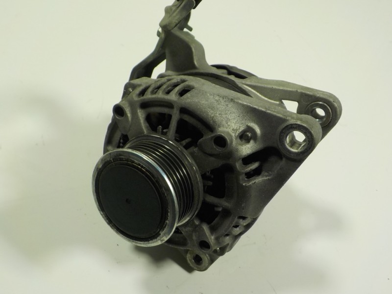 Recambio de alternador para toyota auris 1.4 turbodiesel cat referencia OEM IAM 270600N100 27060ON100 