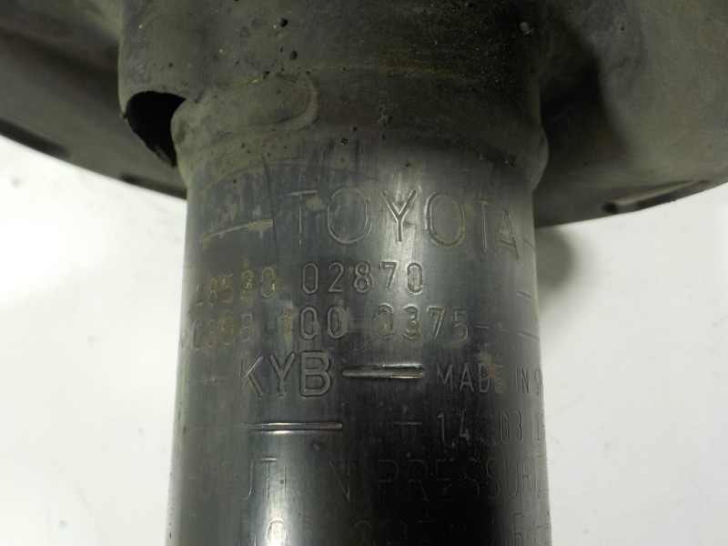 Recambio de amortiguador delantero izquierdo para toyota auris 1.4 turbodiesel cat referencia OEM IAM 4852009X70 4852002870 