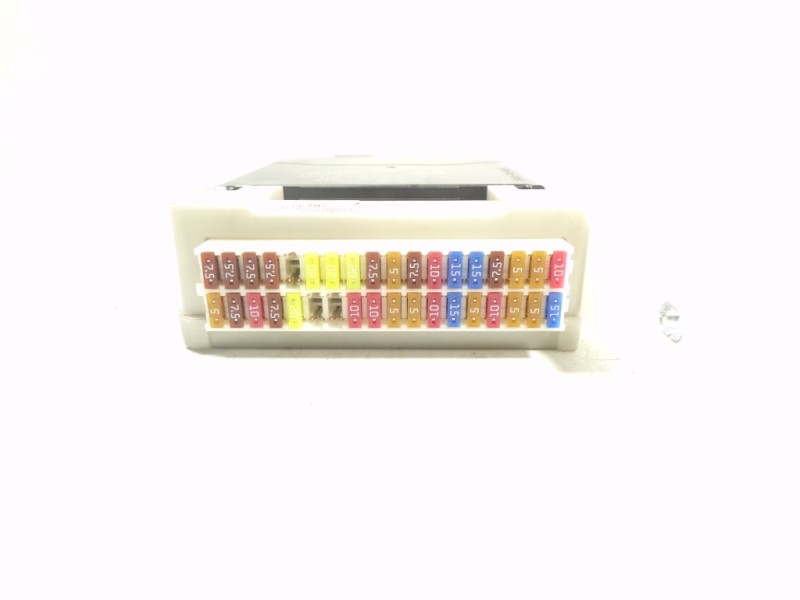 Recambio de caja reles / fusibles para toyota corolla (e21) referencia OEM IAM 8273002P80 8922102710 2381008172