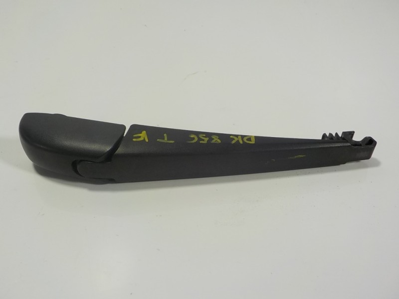 Recambio de brazo limpia trasero para toyota auris 1.4 turbodiesel cat referencia OEM IAM 8524102060  