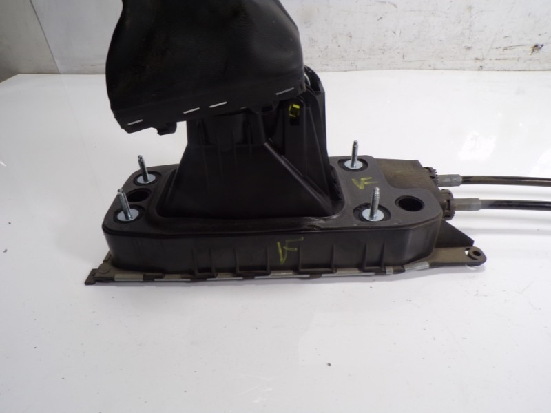 Recambio de palanca cambio para audi a3 sportback (8vf) s line edition referencia OEM IAM 5Q0711049AQ 5Q0711049AQ 